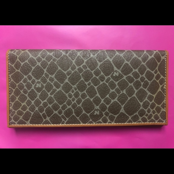 ❌SOLD OUT❌Authentic Nina Ricci wallet - Picture 8 of 9